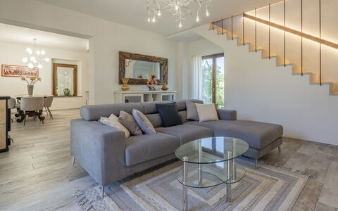 Villetta Cafaggio, Ac, Wifi, Panzano In Chianti: Meubilair, Interieur Ontwerp, Flooring, Bankstel, Verdieping, Woonkamer, Hout, Plafond, Huis, Tafel