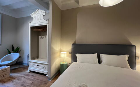 Via Roma 39: Interieur Ontwerp, Meubilair, Verdieping, Flooring, Slaapkamer, Hout, Bed, Kamer, Plafond, Verlichting