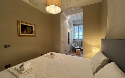 Via Roma 39: Muur, Slaapkamer, Verdieping, Plafond, Bed, Interieur Ontwerp, Laken, Bedding, Kamer, Bed Frame