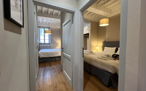 Via Roma 39: Interieur Ontwerp, Slaapkamer, Verdieping, Bed, Kamer, Appartement, Plafond, Bedding, Laken, Bed Frame