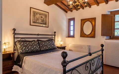 Tenuta i Mandorli, Pool, Wifi, Peccioli: Meubilair, Bed, Slaapkamer, Flooring, Hout, Interieur Ontwerp, Verdieping, Bedding, Laken, Plafond