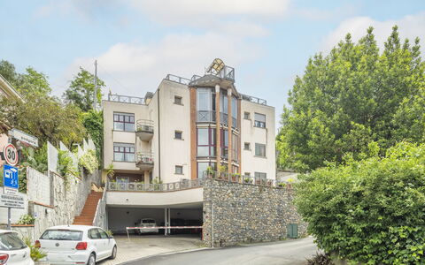 Bonaria Boutique House Ac, Wifi, Cinque Terre: Appartement, Stedelijk Ontwerp, Balkon, Trap, Hek