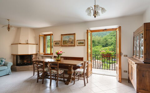 Villa Fornaci: Meubilair, Interieur Ontwerp, Hout, Tafel, Flooring, Plafond, Stoel, Kamer, Keuken En Eettafel, Eetkamer