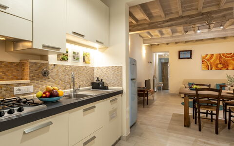 San Cristofano Blu Apartment Santa Croce, Florence: Interieur Ontwerp, Meubilair, Flooring, Countertop, Keuken, Hout, Plafond, Verdieping, Major Appliance, Toestel Van De Keuken