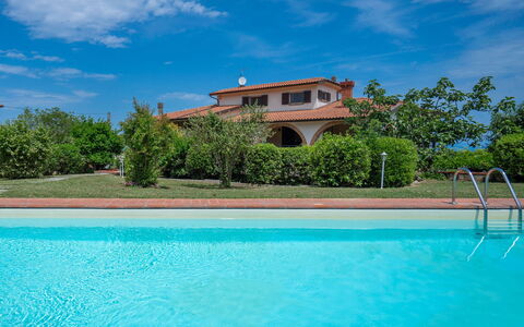 Il Campino, Pool, Montaione: Blauw, Zwembad, Hacienda, Landgoed, Boerderij, Villa, Toevlucht, Eco Hotel
