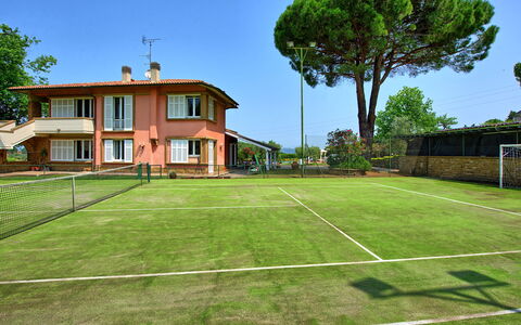 Villa Adriana: Tennisbaan, Tennis, Racketsport, Netto, Schaduw, Gazon, Tuin