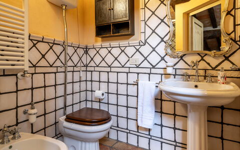 Portanuova Home, Colle Val D'elsa: Flooring, Interieur Ontwerp, Verdieping, Loodgieterswerkinrichting, Badkamer, Kraan, Tegel, Loodgieter, Wc Bril