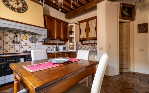 Portanuova Home, Colle Val D'elsa: Meubilair, Interieur Ontwerp, Flooring, Verdieping, Hout, Cabinetry, Plafond, Keuken, Kamer, Countertop