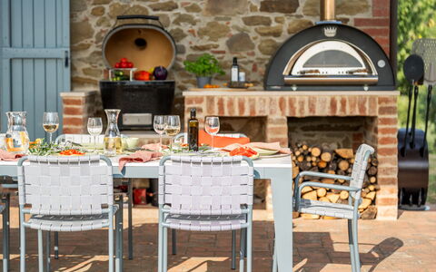 Casale Sunset: Meubilair, Buitenmeubels, Tafel, Buitentafel, Stoel, Keuken En Eettafel, Patio, Restaurant, Voedsel, Koffietafel