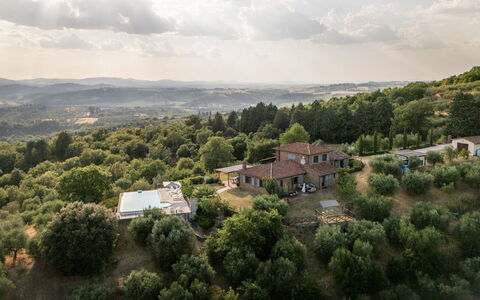 Casale Sunset: Landschap, Landelijk Gebied, Dicht Struikgewas, Heuvel Station, Landgoed, Weide, Shrubland, Luchtfotografie, Plantage, Boerderij