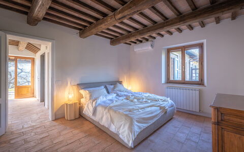 Casale Sunset: Muur, Flooring, Interieur Ontwerp, Hout, Verdieping, Slaapkamer, Plafond, Bed, Kamer, Bedding