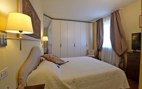 Uno Sguardo sul Mare: Meubilair, Bed, Interieur Ontwerp, Slaapkamer, Hout, Laken, Bedding, Verdieping, Flooring, Kamer