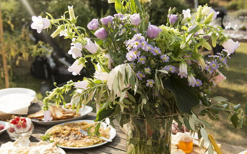 Il Canto Del Maggio: Tableware, Bloem, Bloemisterij, Snijbloemen, Tafel, Voedsel, Drinkware, Serveware