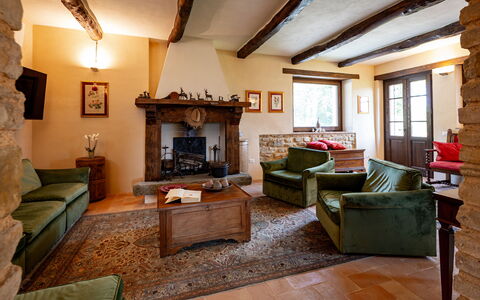 Casale Isidoro: Meubilair, Interieur Ontwerp, Muur, Bankstel, Hout, Flooring, Woonkamer, Kamer, Fotolijst, Tafel