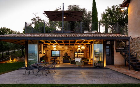 Casale Isidoro: Huis, Meubilair, Deur, Veranda, Dak, Verblijf, Stoel, Schaduw, Landgoed, Patio