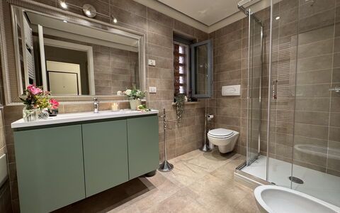 Ai Cantici: Loodgieterswerkinrichting, Interieur Ontwerp, Flooring, Wastafel, Verdieping, Badkamer, Kraan, Wastafel In De Badkamer, Badkamerkast, Plafond