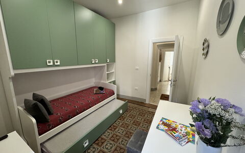 Il Cervo In Città: Meubilair, Interieur Ontwerp, Flooring, Verdieping, Kamer, Slaapkamer, Verlichting, Plafond, Appartement, Bed