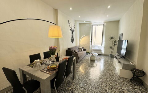 Il Cervo In Città: Interieur Ontwerp, Meubilair, Flooring, Verdieping, Plafond, Verlichting, Tafel, Kamer, Woonkamer, Stoel