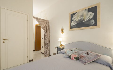 Casa Gioia In Lucca: Meubilair, Interieur Ontwerp, Muur, Slaapkamer, Hout, Bed, Verdieping, Kamer, Plafond, Flooring