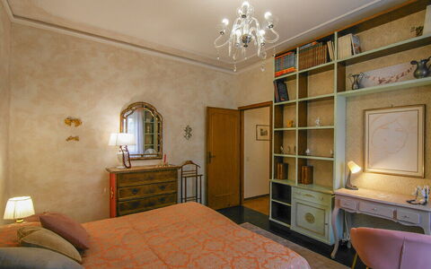 Butterfly Apartment In Lucca: Meubilair, Interieur Ontwerp, Muur, Hout, Kamer, Slaapkamer, Plafond, Bed, Flooring, Verdieping