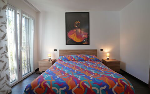 La Sevillana: Interieur Ontwerp, Meubilair, Bed, Slaapkamer, Muur, Flooring, Verdieping, Hout, Laken, Kamer