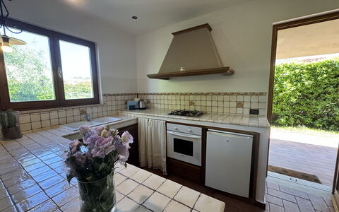 Dependance Egle: Hout, Flooring, Keuken, Interieur Ontwerp, Verdieping, Meubilair, Countertop, Toestel Van De Keuken, Tegel, Keuken En Eettafel