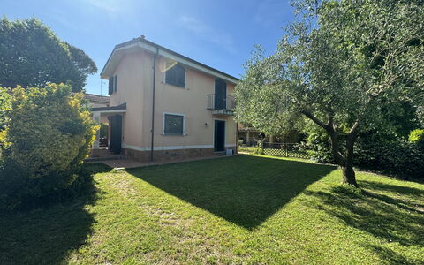 Dependance Egle: Huis, Huis, Woongebied, Gazon, Tuin, Landgoed, Verblijf, Werf, Backyard, Voorstad