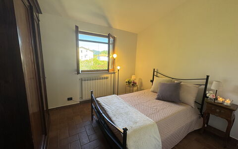 Dependance Egle: Bed, Meubilair, Slaapkamer, Interieur Ontwerp, Hout, Flooring, Laken, Bedding, Verdieping, Kamer