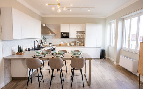 Casa Coccinella: Meubilair, Interieur Ontwerp, Flooring, Verdieping, Keuken, Stoel, Countertop, Hout, Keuken En Eettafel, Plafond