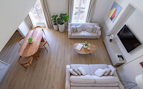 Elegant Apartments Near the Duomo: Meubilair, Interieur Ontwerp, Flooring, Bankstel, Verdieping, Hout, Woonkamer, Tafel, Houten Vloer, Kamer