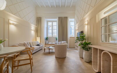 Elegant Apartments Near the Duomo: Interieur Ontwerp, Flooring, Verdieping, Plafond, Huis, Houten Vloer, Appartement, Gieten, Woonkamer