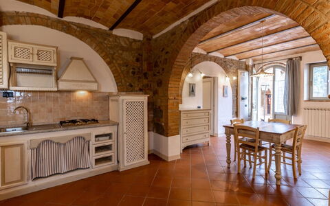 Montalcino 17: Interieur Ontwerp, Flooring, Meubilair, Plafond, Hout, Keuken, Verdieping, Countertop, Verlichting, Kamer