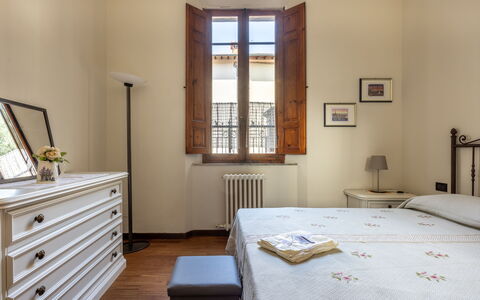 Casa Olivia With Garden And Wifi: Meubilair, Hout, Interieur Ontwerp, Slaapkamer, Flooring, Verdieping, Bed, Kamer, Plafond, Verlichting