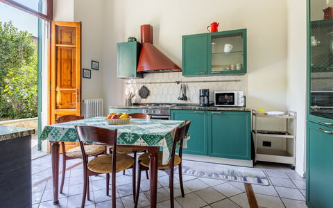 Casa Olivia With Garden And Wifi: Interieur Ontwerp, Flooring, Meubilair, Keuken, Verdieping, Major Appliance, Kamer, Huis, Toestel Van De Keuken, Cabinetry