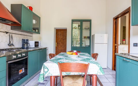 Casa Olivia With Garden And Wifi: Flooring, Interieur Ontwerp, Verdieping, Kamer, Appartement, Plafond, Beits, Stoel, Cabinetry, Hardwood