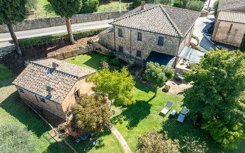 Maria Gabriella Holiday Home In Monticchiello: Gebouw, Woongebied, Huis, Huis, Architectuur, Landgoed, Land Lot, Dak, Landelijk Gebied