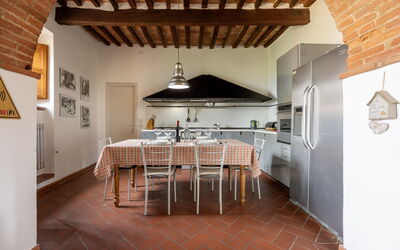 Maria Gabriella Home: Meubilair, Interieur Ontwerp, Flooring, Keuken, Hout, Plafond, Verdieping, Countertop, Toestel Van De Keuken, Stoel