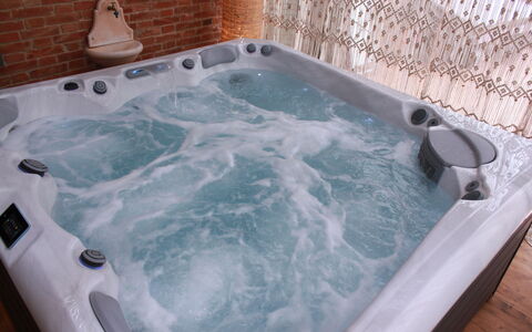 Holiday Home Croce With Spa: Loodgieterswerkinrichting, Bad, Jacuzzi, Loodgieter, Badkamer, Kraan