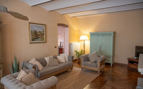 The Tuscan Retreat Spa: Meubilair, Interieur Ontwerp, Flooring, Bankstel, Hout, Verdieping, Kamer, Textiel, Woonkamer, Verlichting