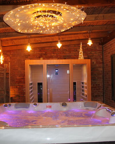 Holiday Home Croce With Spa: Interieur Ontwerp, Meubilair, Hout, Flooring, Plafond, Verdieping, Verlichting, Lichte Inrichting, Kamer, Huis