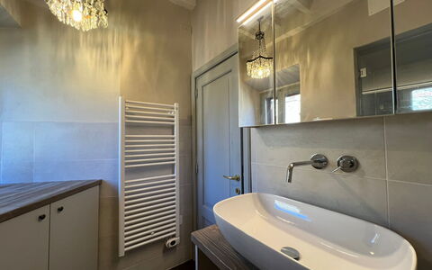 Guelfa 60: Interieur Ontwerp, Loodgieterswerkinrichting, Flooring, Badkamer, Verdieping, Kraan, Plafond, Verlichting, Loodgieter, Wastafel