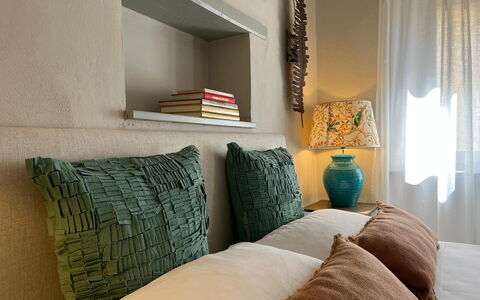 Guelfa 60: Kussen, Meubilair, Muur, Slaapkamer, Interieur Ontwerp, Linens, Bedding, Bed, Kussen Gooien, Laken