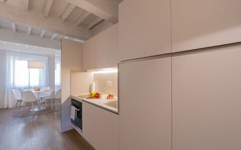 Guelfa 60: Flooring, Interieur Ontwerp, Hout, Verdieping, Plafond, Keuken, Kamer, Countertop, Toestel Van De Keuken, Major Appliance