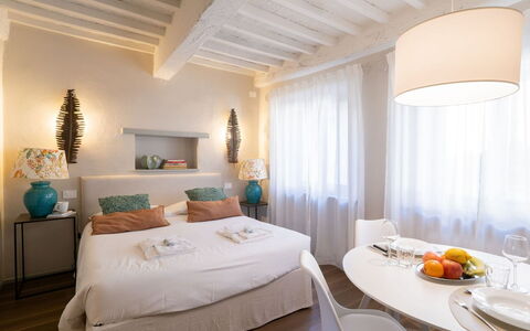 Guelfa 60: Meubilair, Interieur Ontwerp, Bed, Muur, Slaapkamer, Verdieping, Kamer, Flooring, Plafond, Laken