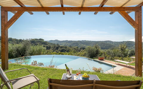 Villa Costa al Bagno: Heuvel, Buitenmeubels, Schaduw, Bergketen, Eco Hotel, Tuin, Vallei, Ridge, Landscaping, Zwembad