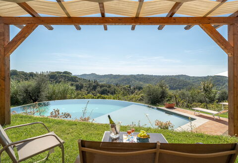 Villa Costa Al Bagno: Heuvel, Buitenmeubels, Schaduw, Bergketen, Eco Hotel, Tuin, Vallei, Ridge, Landscaping, Zwembad