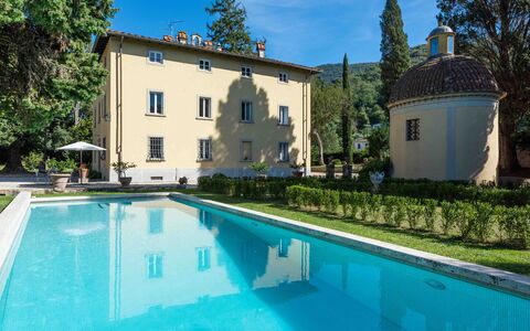 Villa Tambellini De Fondra: Landgoed, Tuin, Hacienda, Landscaping, Villa, Werf, Schaduw, Binnenplaats, Herenhuis, Haag