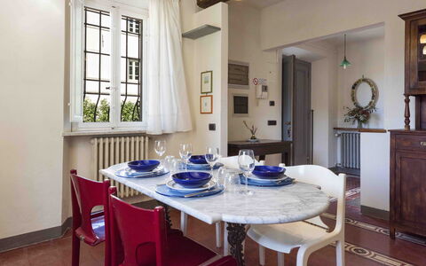 Villa Tambellini De Fondra: Meubilair, Interieur Ontwerp, Flooring, Hout, Tafel, Verdieping, Eetkamer, Plafond, Keuken En Eettafel, Stoel