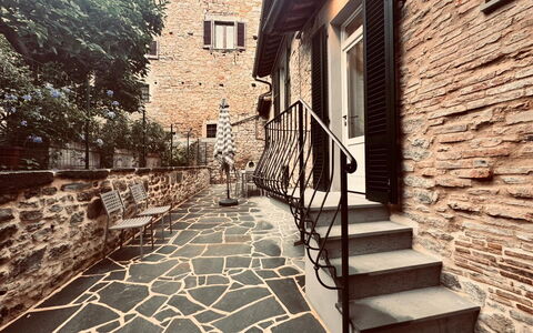 Casa Castelli: Muur, Steen, Samengesteld Materiaal, Metselwerk, Stenen Muur, Cobblestone, Trap, Flagstone, Leuning