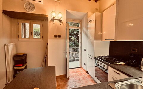 Casa Castelli: Keuken, Toestel Van De Keuken, Major Appliance, Countertop, Flooring, Interieur Ontwerp, Hout, Verdieping, Plafond, Huishoudapparatuur